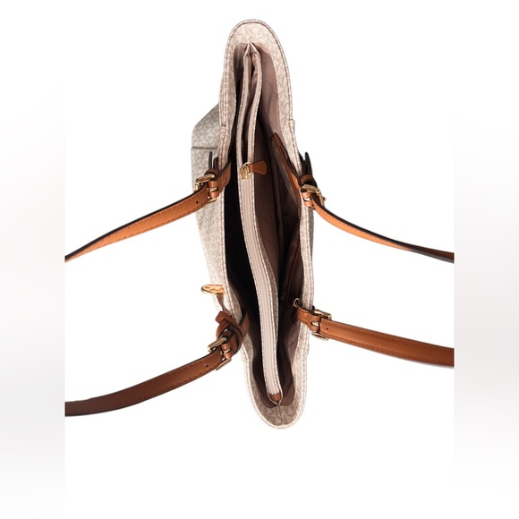 Michael Kors. Signature Logo Tote Bag. Color White-Cream. - Picture 13 of 16